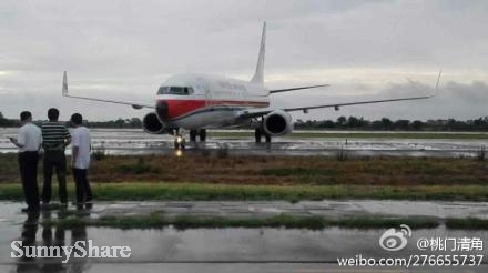 东航一飞机降落滑行到滑行道无法移动 人机安全