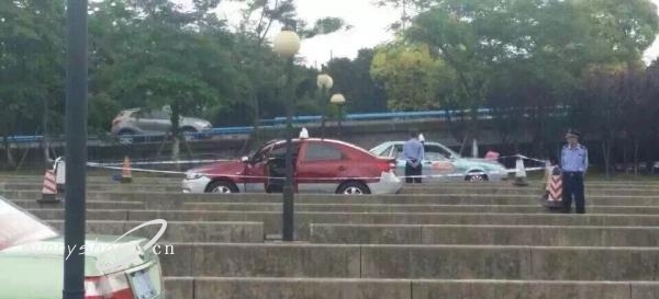 浦东机场候车区的哥司机倒地身亡 颈部大量出血