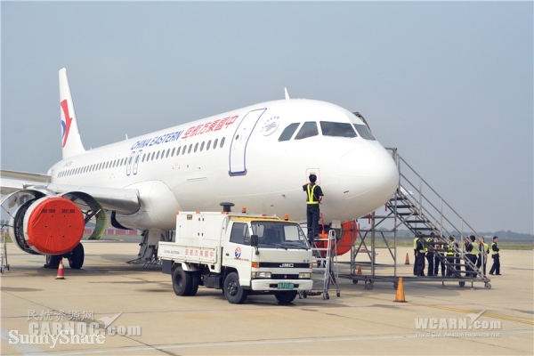 东航首架新涂装A320-232飞机国庆节投入运行